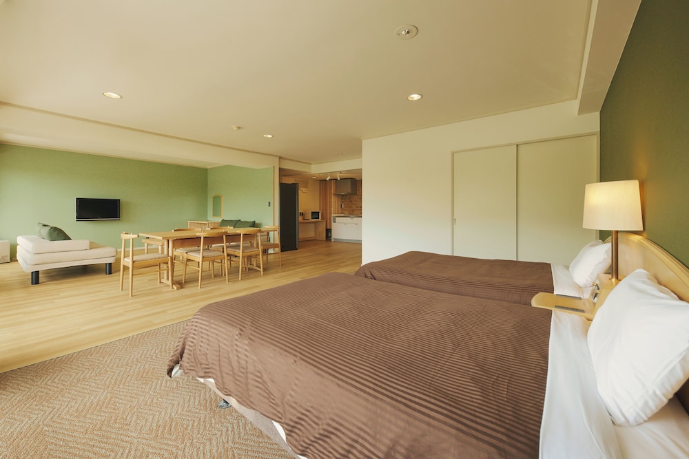 デラックス ルーム バルコニー マウンテンビュー 客室3 | フォートリート箱根仙石原