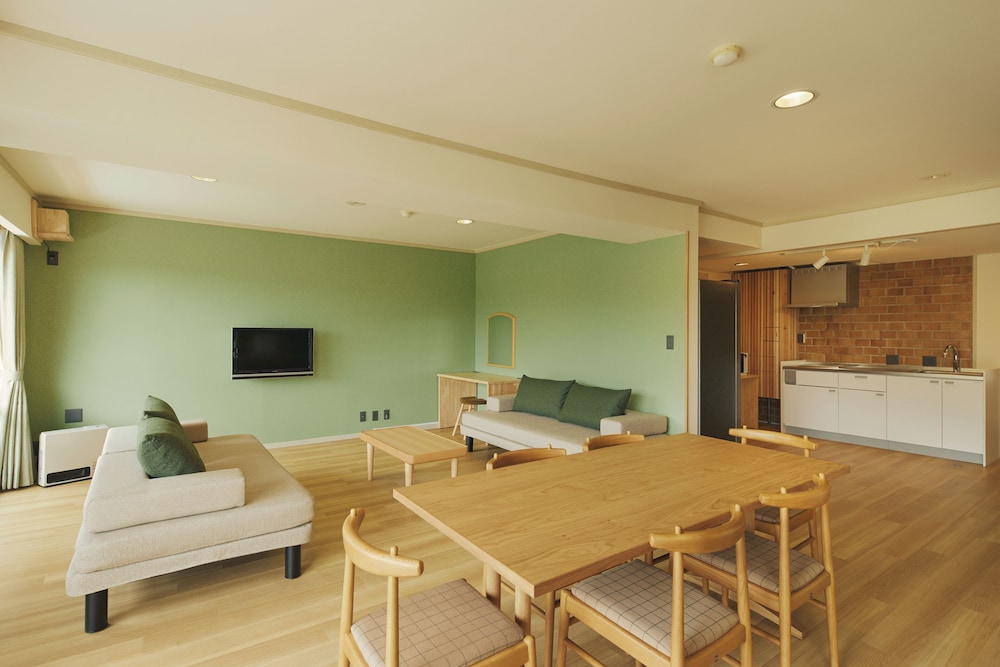 デラックス ルーム バルコニー マウンテンビュー 客室1 | フォートリート箱根仙石原