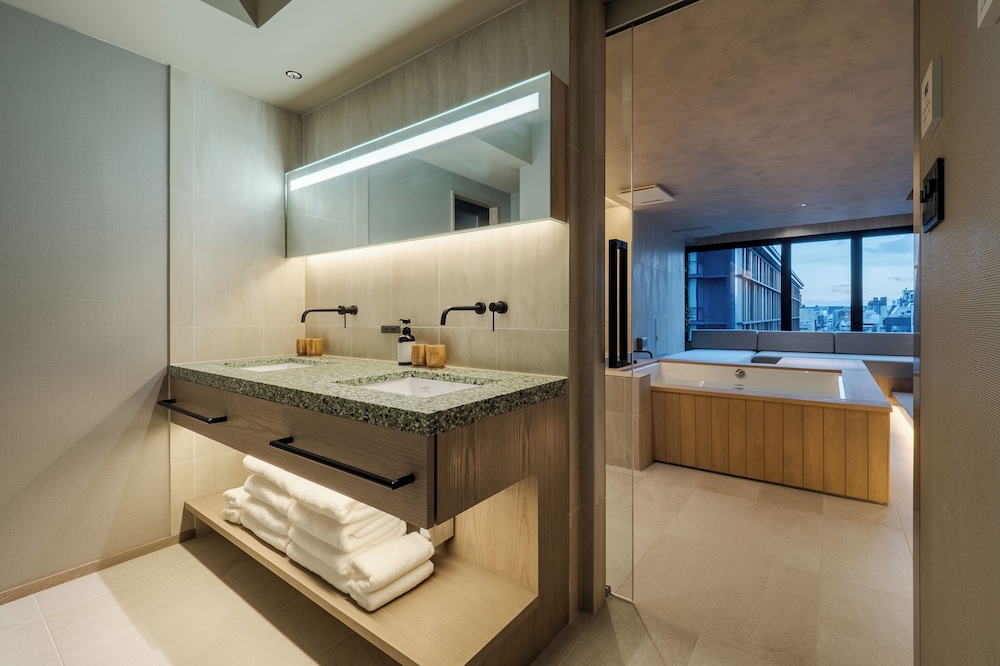 ファミリー スイート 2 ベッドルーム シティビュー バスルーム5 | MOKU KYOTO