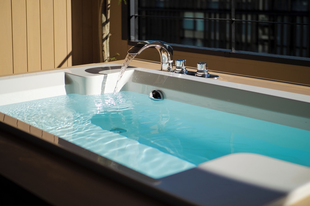 デラックス スイート 1 ベッドルーム シティビュー バスルーム4 | MOKU KYOTO