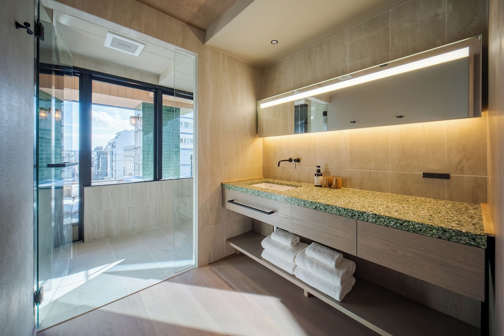 デラックス スイート 1 ベッドルーム シティビュー バスルーム3 | MOKU KYOTO