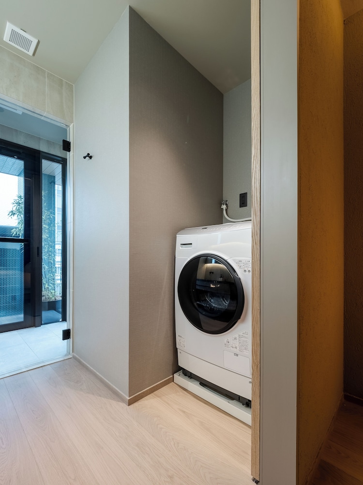 プレミアム スタジオスイート プライベートプール シティビュー バスルーム2 | MOKU KYOTO