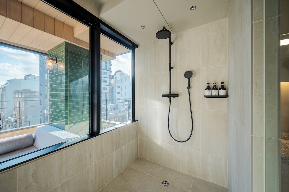 デラックス スイート 1 ベッドルーム シティビュー バスルーム5 | MOKU KYOTO