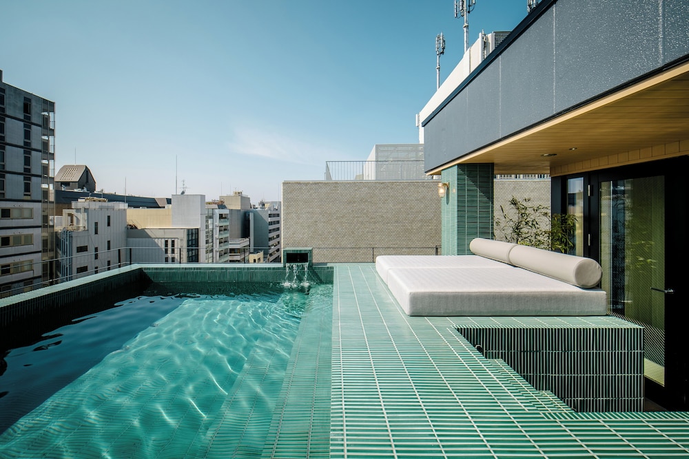 プレミアム スタジオスイート プライベートプール シティビュー 客室1 | MOKU KYOTO