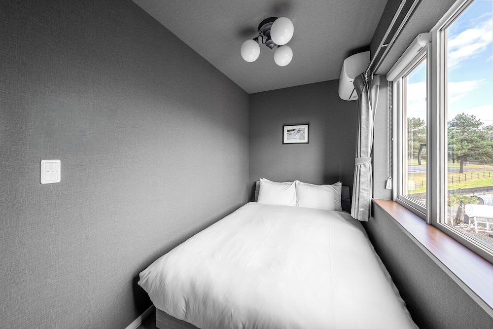 客室1 | THE SHIMMER FURANO