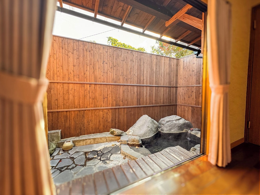 澪(MIO) / 和室 / 露天風呂付き 禁煙 バスルーム1 | 旅館 ゆふもみじ