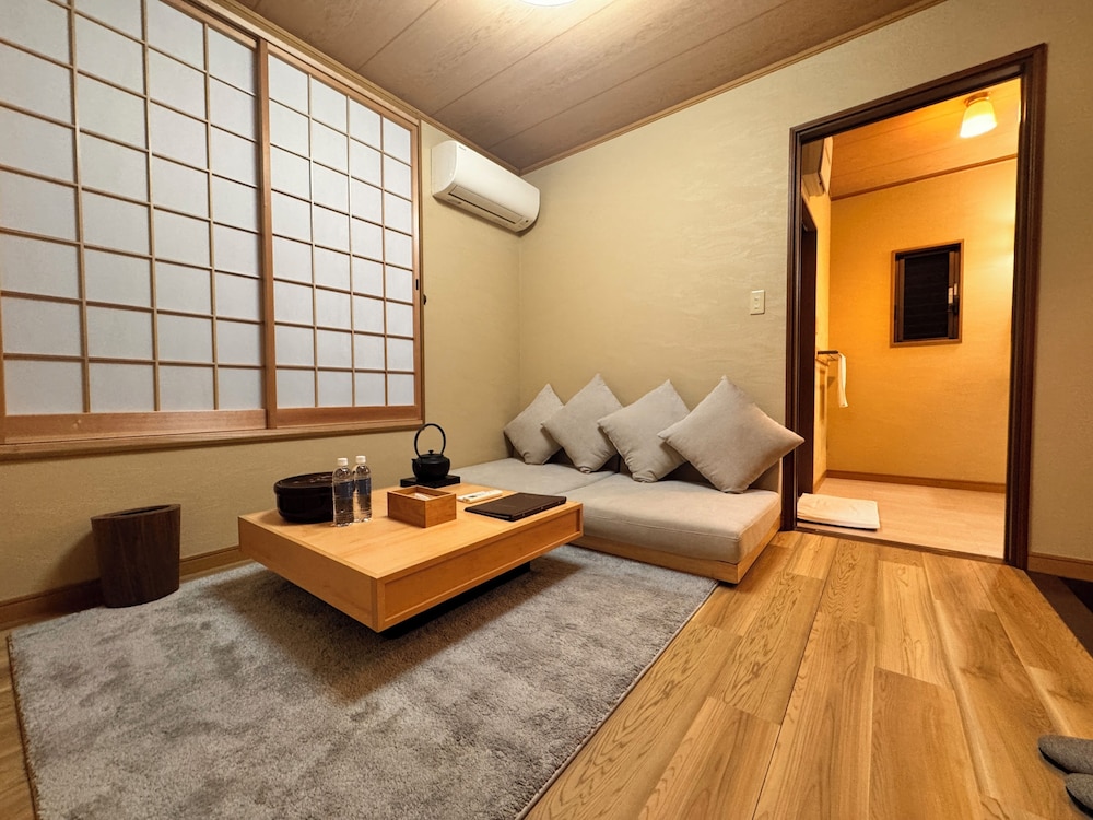 森(MORI) / 和室 / 露天風呂付き 禁煙 リビング エリア2 | 旅館 ゆふもみじ
