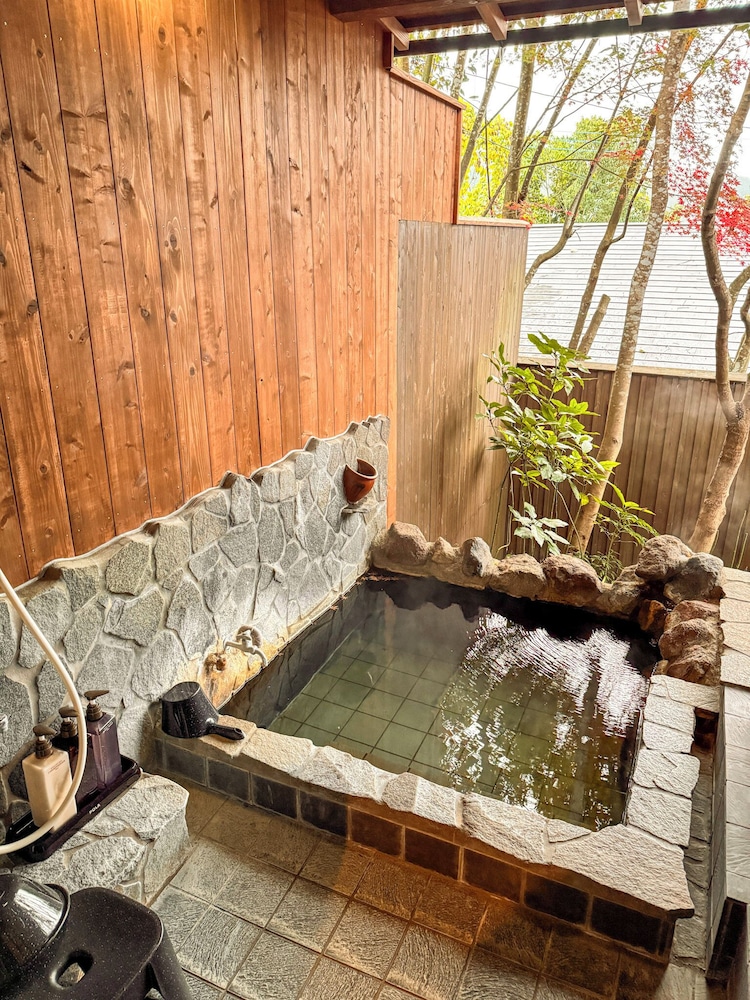 和(KAZU) / 和洋室 / 露天風呂付き 禁煙 バスルーム1 | 旅館 ゆふもみじ