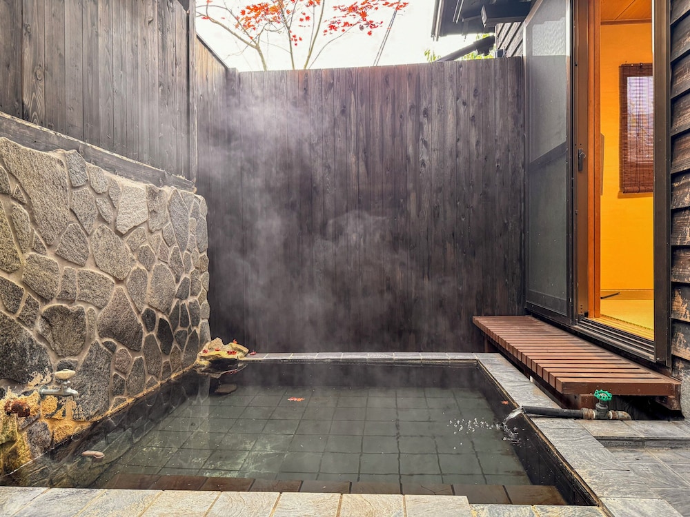 逢通(OMICHI) / 和室 / 露天風呂付き 禁煙 バスルーム2 | 旅館 ゆふもみじ