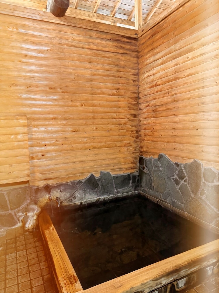 乃愛(NOA) / 2F / 和室・外部風呂付き 禁煙 バスルーム1 | 旅館 ゆふもみじ