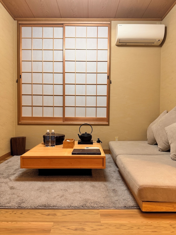 森(MORI) / 和室 / 露天風呂付き 禁煙 リビング エリア1 | 旅館 ゆふもみじ