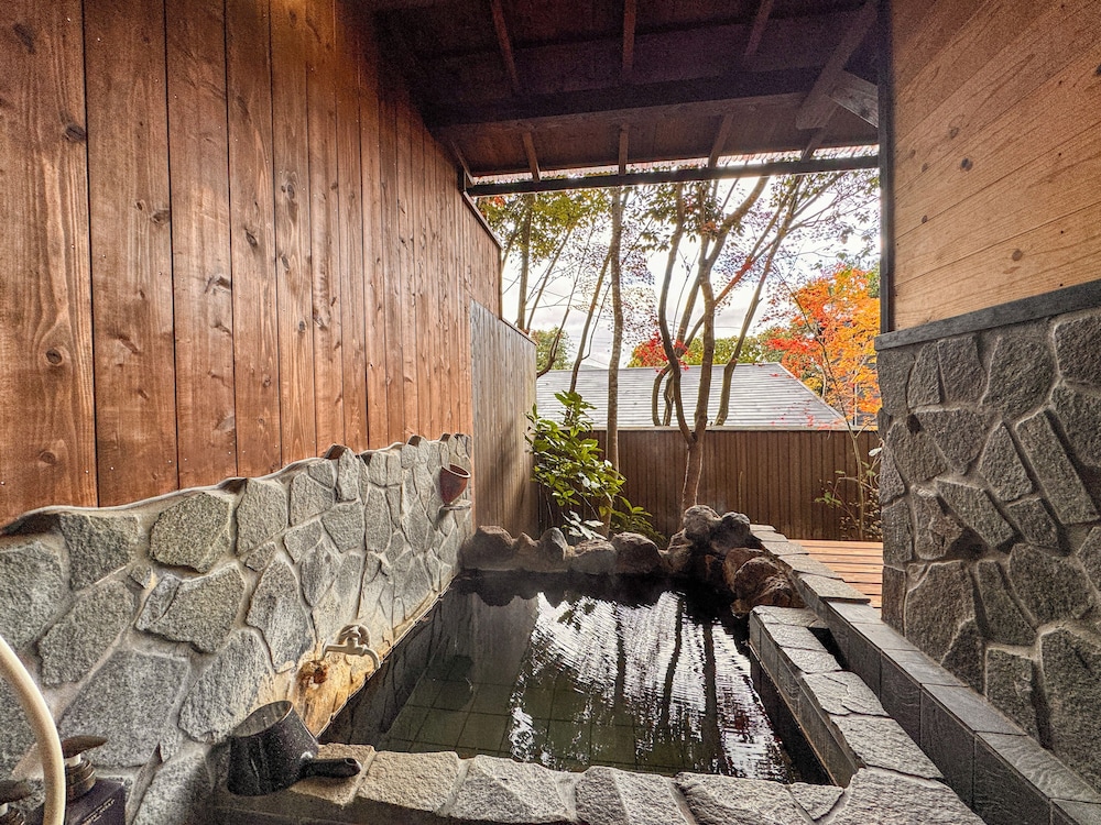 和(KAZU) / 和洋室 / 露天風呂付き 禁煙 バスルーム2 | 旅館 ゆふもみじ