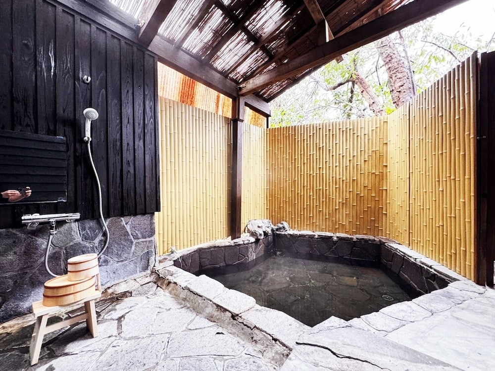 赤月(AKATSUKI) / 和室 / 露天風呂付き 禁煙 バスルーム4 | 旅館 ゆふもみじ