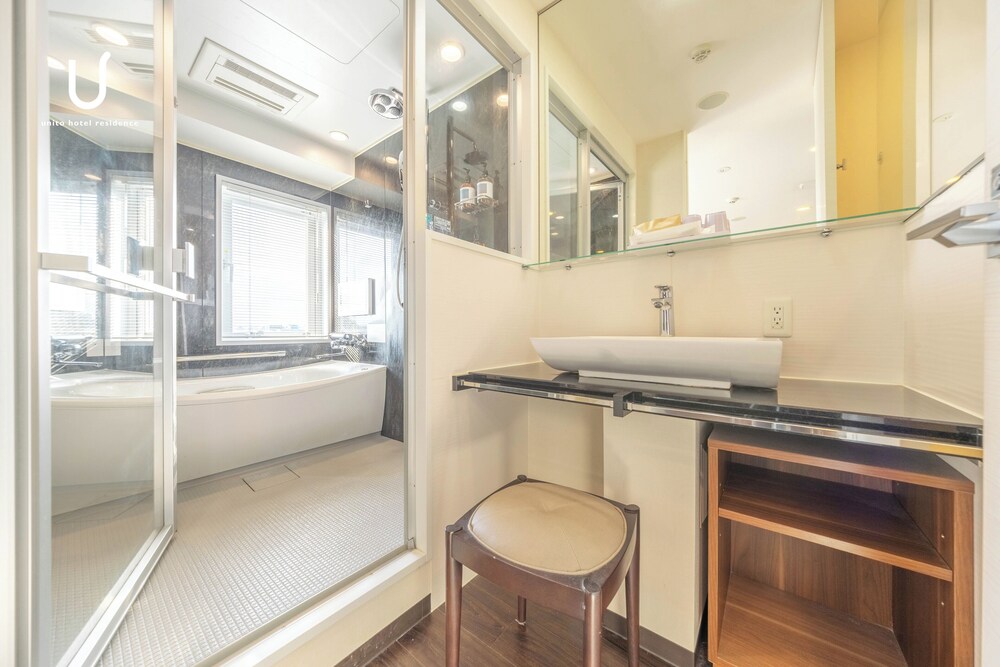 デラックス ツインルーム バスルーム1 | unito hotel residence Kyoto Station North