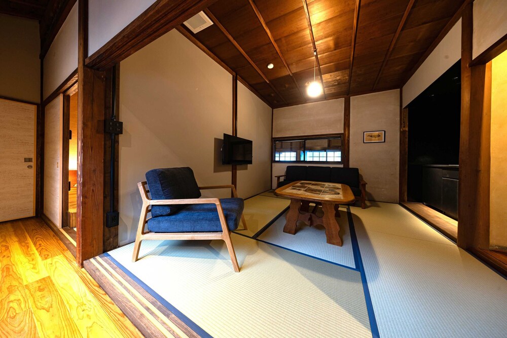 米勝別邸 古民家 二階専有 (フロント施設から220m) 客室5 | 中尾甚六HOTEL