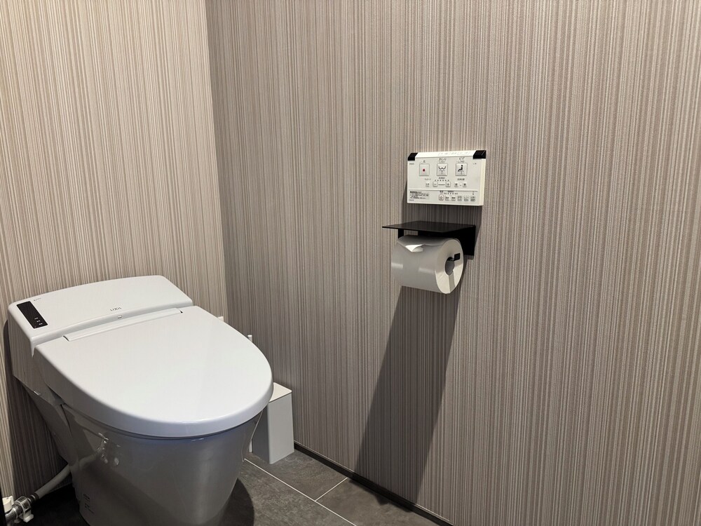 デラックス ヴィラ 3 ベッドルーム バスルーム1 | The Villa Hotels -SAPPORO-