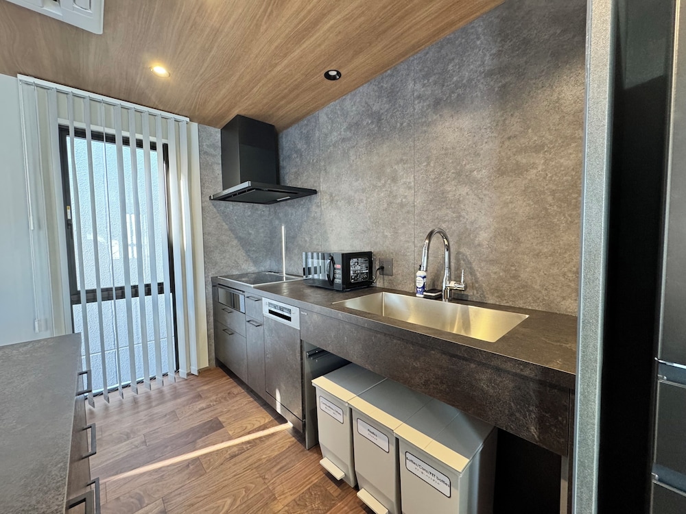 デラックス ヴィラ 3 ベッドルーム 専用キッチン0 | The Villa Hotels -SAPPORO-