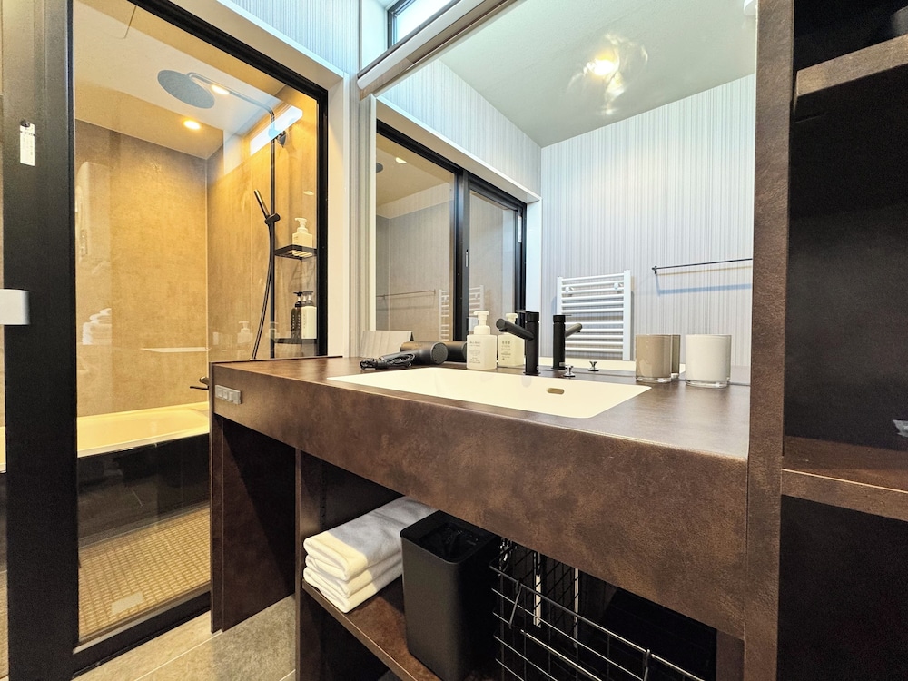 デラックス ヴィラ 3 ベッドルーム バスルーム2 | The Villa Hotels -SAPPORO-