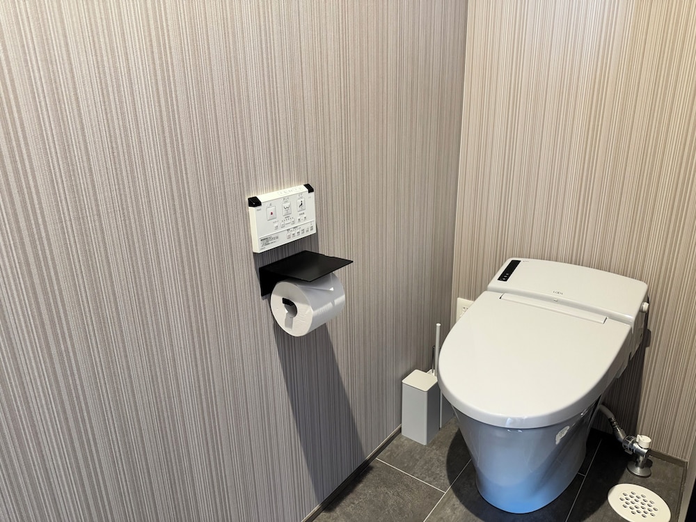 デラックス ヴィラ 3 ベッドルーム バスルーム2 | The Villa Hotels -SAPPORO-