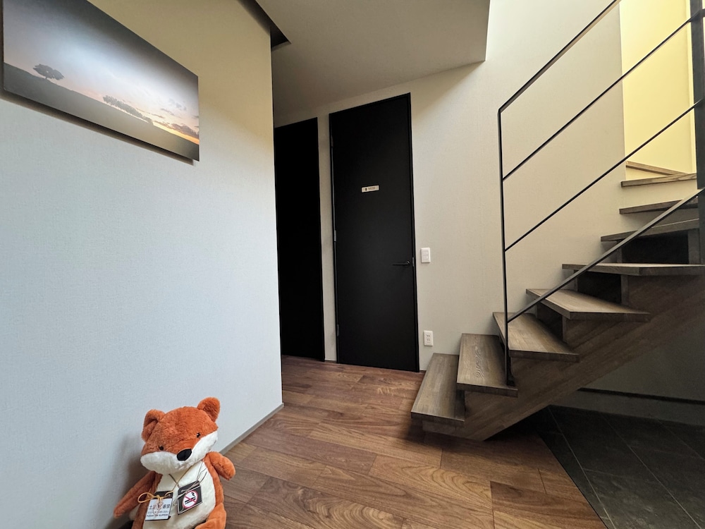 内部エントランス1 | The Villa Hotels -SAPPORO-