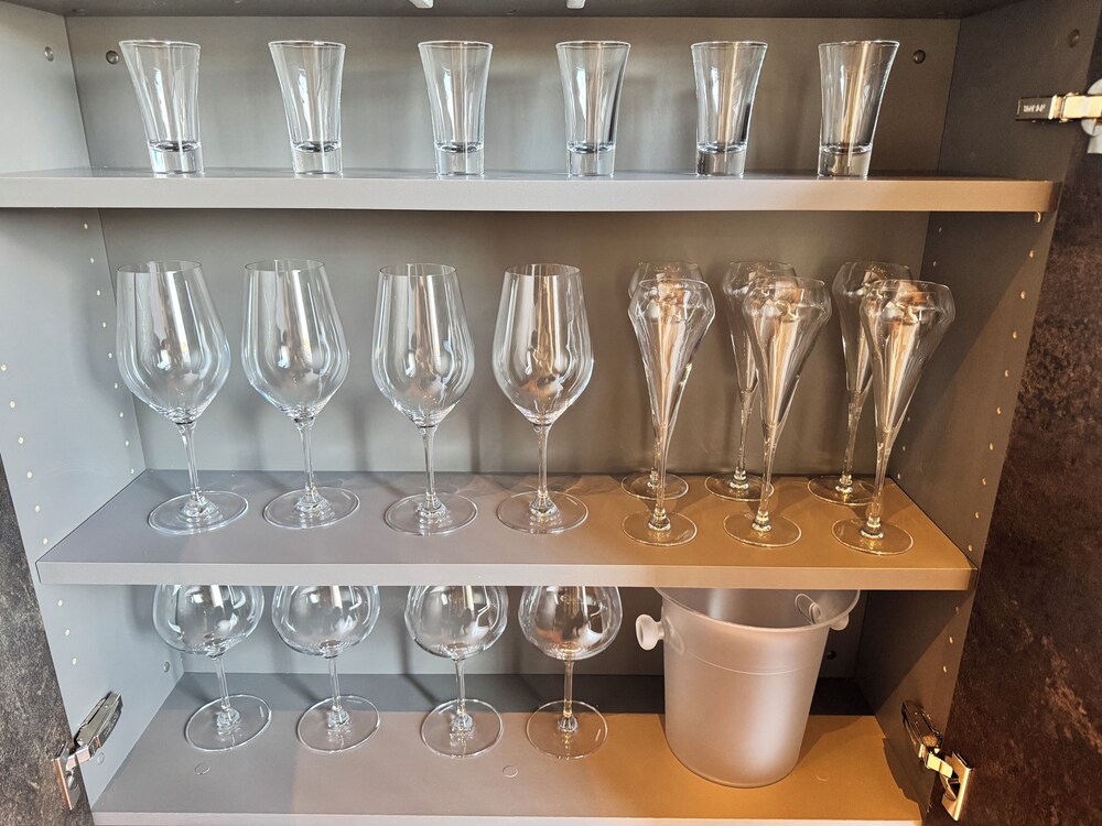 デラックス ヴィラ 3 ベッドルーム 専用キッチン3 | The Villa Hotels -SAPPORO-