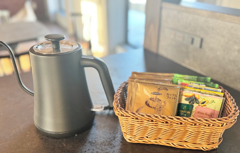 デラックス ヴィラ 3 ベッドルーム 客室内のダイニングエリア2 | The Villa Hotels -SAPPORO-