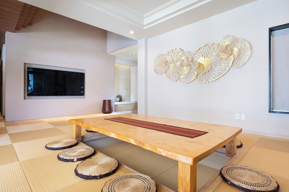 ヴィラ バルコニー プールビュー リビング エリア0 | Ocean Front Villa Ishigakijima Ⅰ