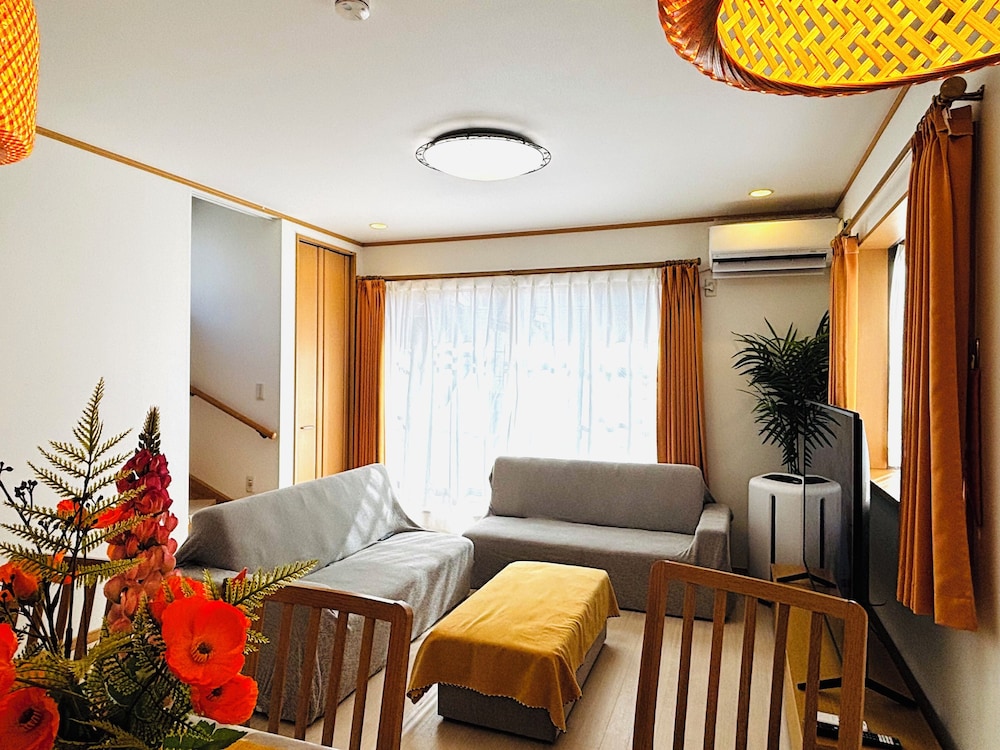 ハウス 4 ベッドルーム キッチン シティビュー リビング エリア4 | Kamei House