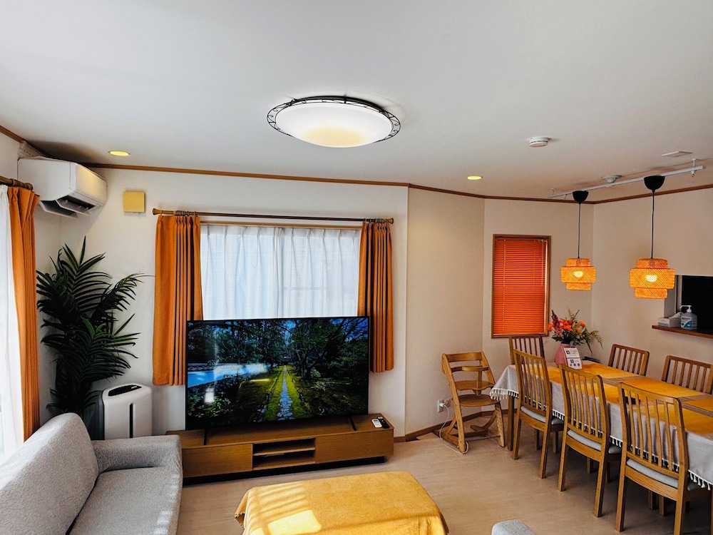 ハウス 4 ベッドルーム キッチン シティビュー リビング エリア7 | Kamei House