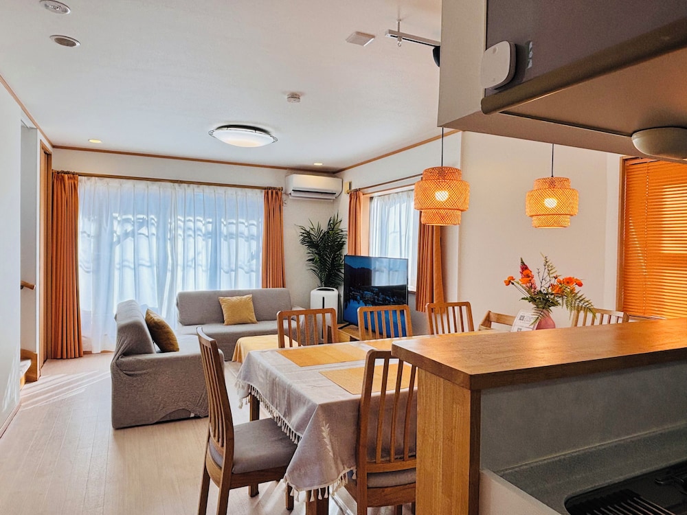 ハウス 4 ベッドルーム キッチン シティビュー リビング エリア5 | Kamei House