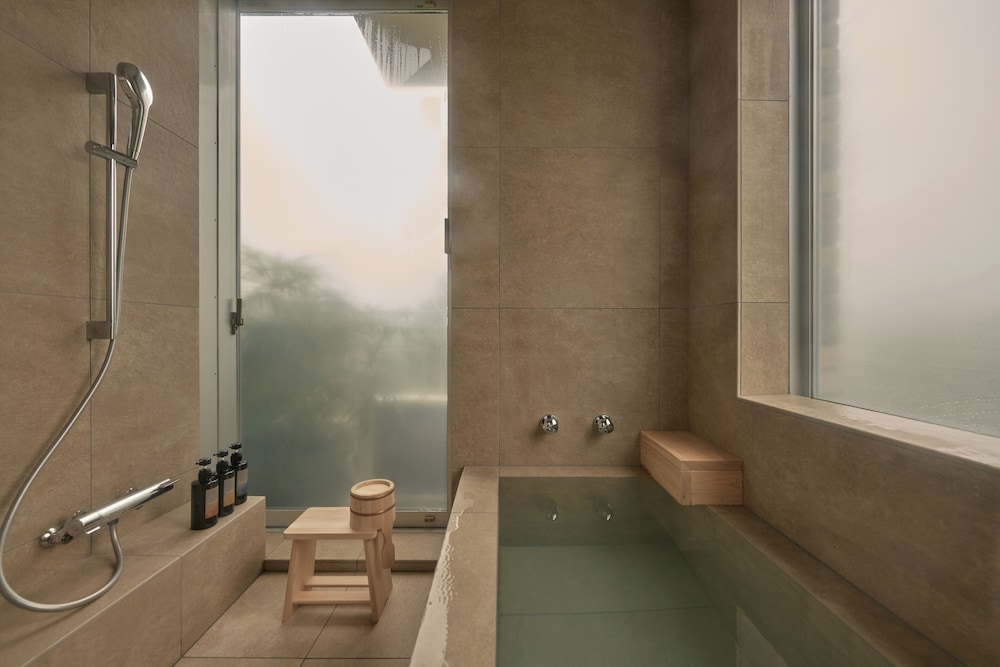 デラックス ツインルーム 禁煙 専用バスルーム バスルーム0 | KÚON 箱根強羅