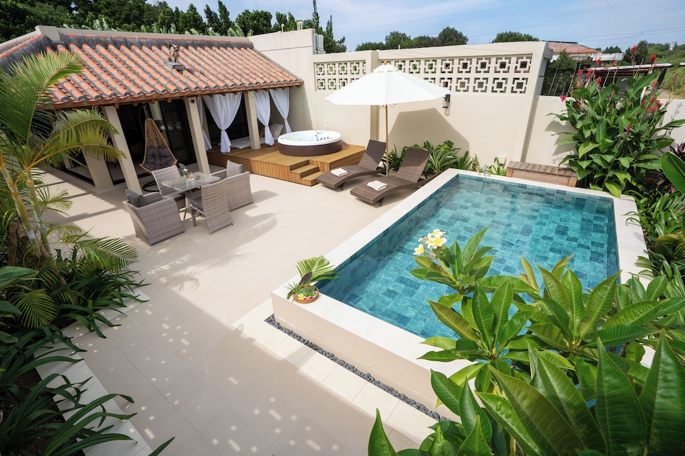 デラックス ヴィラ プールビュー（ジャグジー付き） テラス / パティオ1 | THE GARDEN Bise