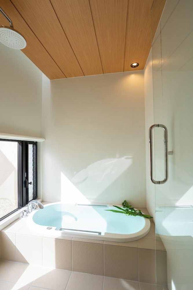 デラックス ヴィラ プールビュー（ジャグジー付き） バスルーム3 | THE GARDEN Bise