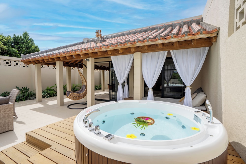 デラックス ヴィラ プールビュー（ジャグジー付き） テラス / パティオ0 | THE GARDEN Bise