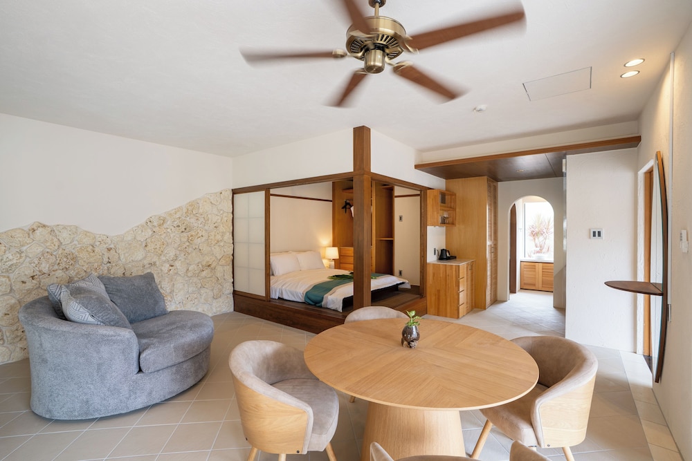 ラグジュアリー ヴィラ プールビュー 客室0 | THE GARDEN Bise