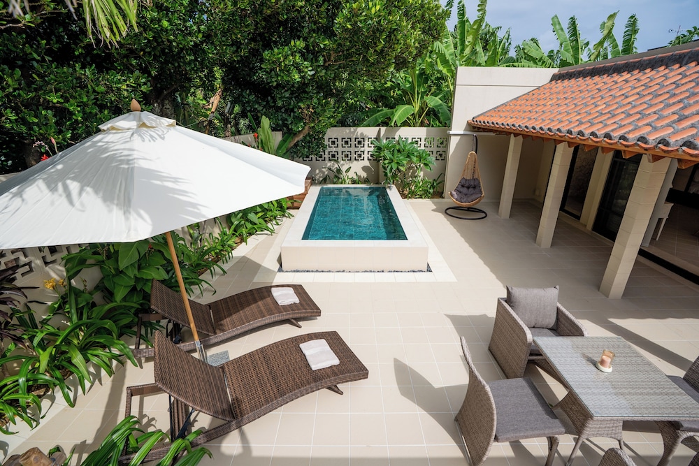 ラグジュアリー ヴィラ プールビュー テラス / パティオ1 | THE GARDEN Bise