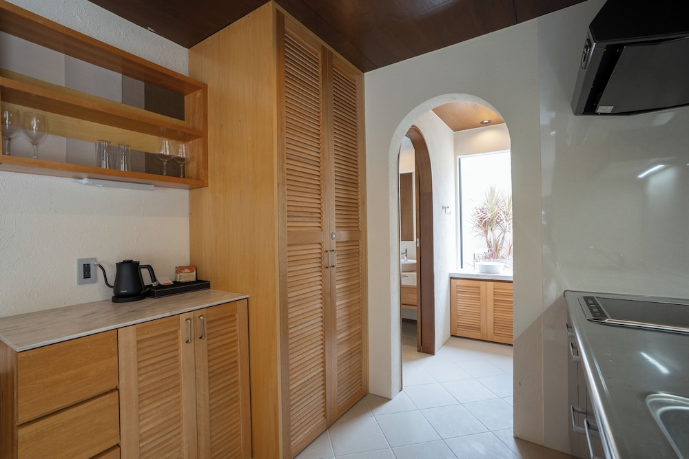 ラグジュアリー ヴィラ プールビュー 専用キッチン2 | THE GARDEN Bise