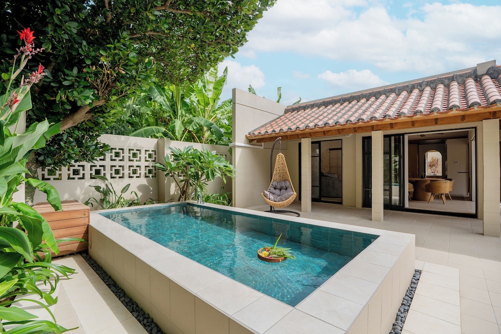ラグジュアリー ヴィラ プールビュー プール1 | THE GARDEN Bise