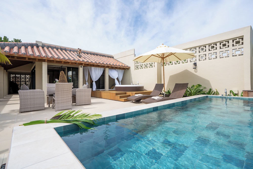 デラックス ヴィラ プールビュー（ジャグジー付き） プール0 | THE GARDEN Bise