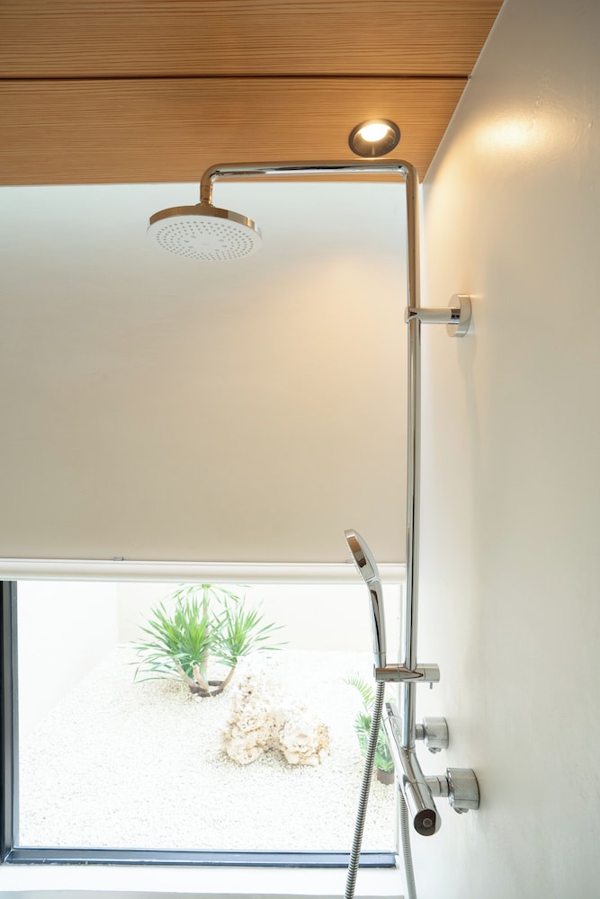 ラグジュアリー ヴィラ プールビュー バスルーム0 | THE GARDEN Bise