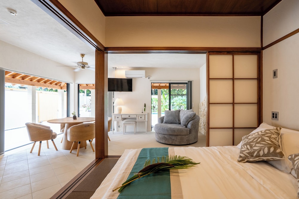 ラグジュアリー ヴィラ プールビュー 客室2 | THE GARDEN Bise