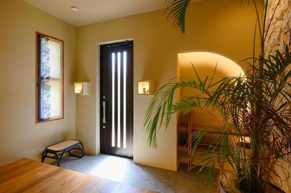 内部エントランス1 | Ocean Front Villa Ishigakijima Ⅱ