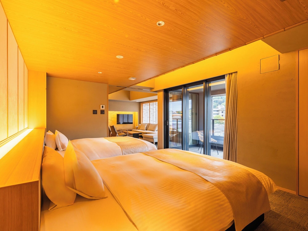 スイート ダブルベッド 2 台 テラス マウンテンビュー 客室3 | あけくれ京都白川