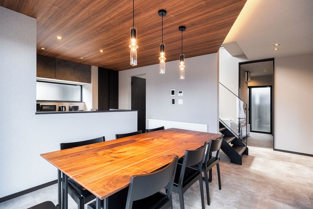 ファミリー ルーム リビング エリア1 | JANUS villa Furano (ジェイナス ビラ 富良野)