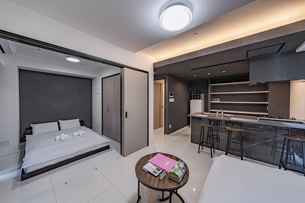 ファミリー スイート バルコニー シティビュー 客室2 | Namba River Side Garden Hotel