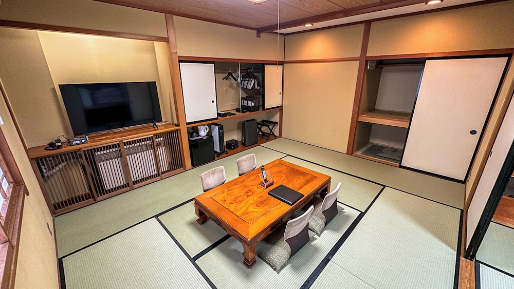 (和美麗・飛騨の間)2間　45平米 禁煙 客室1 | リブマックスリゾート飛騨高山～臥龍の郷～