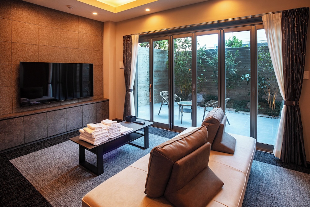 デラックス ルーム 客室内のダイニングエリア0 | Grand Inn Hakata