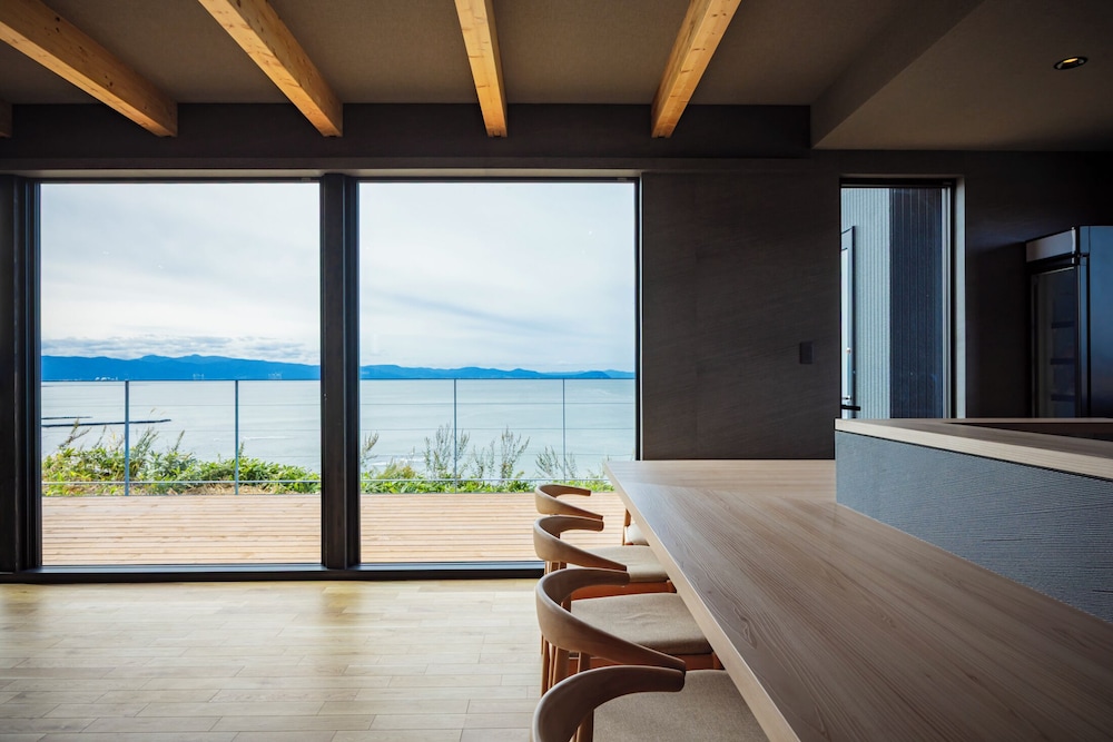 ヴィラ バルコニー オーシャンビュー 客室2 | the SHIHACHI