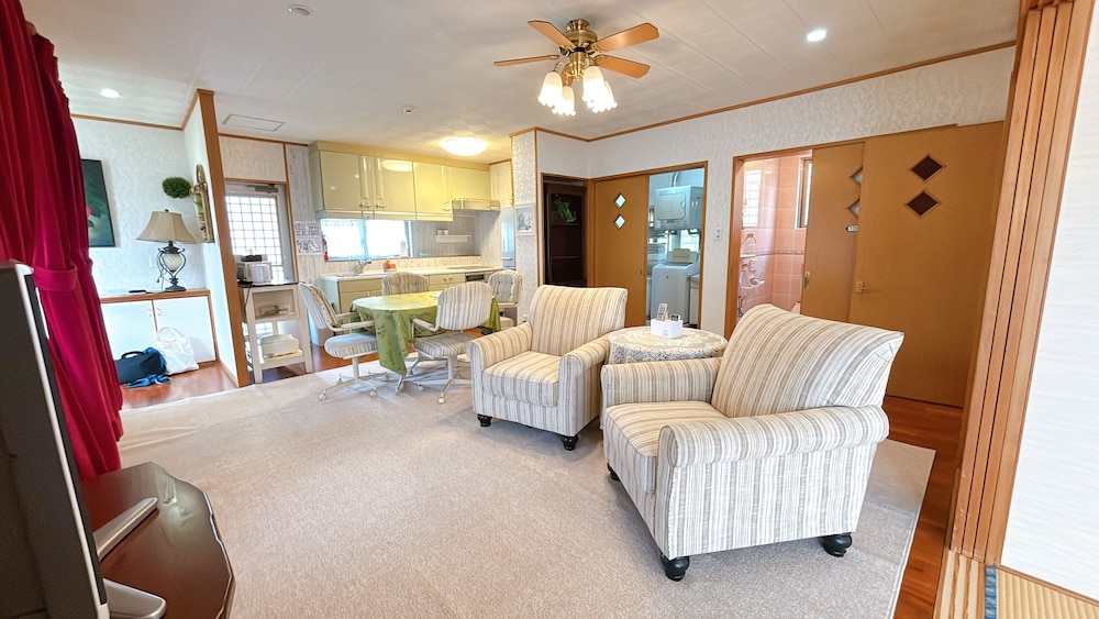 ファミリー ハウス パティオ ガーデンビュー リビング エリア0 | GREEN LODGE