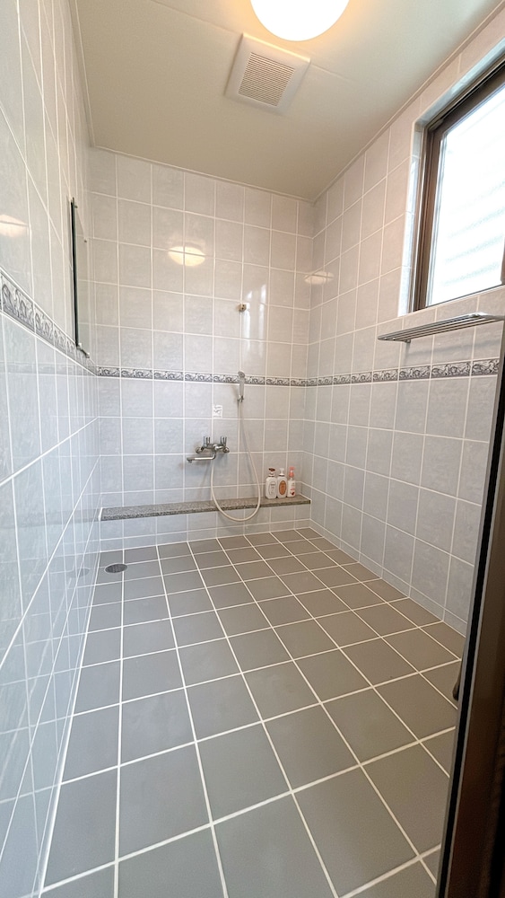 ファミリー ハウス パティオ ガーデンビュー バスルーム3 | GREEN LODGE